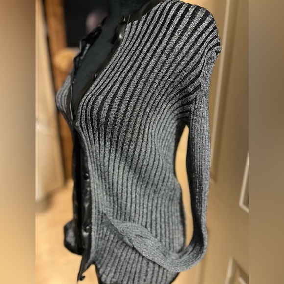 🖤🖤LIKE NEW-YAL NEW YORK BLACK & SILVER BUTTON UP SWEATER SZ L🖤🖤 - Picture 9 of 10